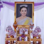 วันพุธที่ ๓ มิถุนายน ๒๕๖๙ นายสมศักดิ์ เหลืองวิเศษ ผู้อำนวยการสำนักตรวจเงินแผ่นดินจังหวัดบุรีรัมย์ มอบหมายให้นางสาวผาณิต ลาละคร นักวิชาการตรวจเงินแผ่นดินชำนาญการพิเศษ พร้อมด้วยข้าราชการ ร่วมประกอบพิธีทำบุญตักบาตรพระสงฆ์-สามเณร ๔๙ รูป ถวายเป็นพระราชกุศล แด่สมเด็จพระนางเจ้าสุทิดา พัชรสุธาพิมลลักษณ พระบรมราชินี เนื่องในโอกาสวันเฉลิมพระชนมพรรษา ๓ มิถุนายน ๒๕๖๙ ณ ลานด้านหน้าสนามฟุตบอลช้างอารีนา ต.อิสาณ อ.เมือง จ.บุรีรัมย์ โดยพระธรรมวชิรสุตาภรณ์ เจ้าคณะจังหวัดบุรีรัมย์ และพระสงฆ์สมณศักดิ์ ๑๐ รูป เจริญพระพุทธมนต์ และนายปิยะ ปิจนำ ผู้ว่าราชการจังหวัดบุรีรัมย์ เป็นประธานในพิธี
