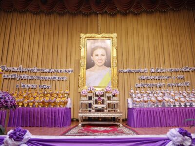 วันพุธที่ ๓ มิถุนายน ๒๕๖๙ นายสมศักดิ์ เหลืองวิเศษ ผู้อำนวยการสำนักตรวจเงินแผ่นดินจังหวัดบุรีรัมย์ พร้อมด้วยนางสาวธนภร ใบสนธนโชติ ผู้อำนวยการกลุ่ม และข้าราชการ ร่วมพิธีถวายเครื่องราชสักการะและร่วมจุดเทียนถวายพระพรชัยมงคล เนื่องในโอกาสพระราชพิธีมหามงคลเฉลิมพระชนมพรรษา ๔ รอบ สมเด็จพระนางเจ้าฯ พระบรมราชินี ๓ มิถุนายน ๒๕๖๙ ณ หอประชุมจังหวัดบุรีรัมย์ ศูนย์ราชการจังหวัดบุรีรัมย์ โดยมีนายปิยะ ปิจนำ ผู้ว่าราชการจังหวัดบุรีรัมย์ เป็นประธานในพิธี หัวหน้าส่วนราชการ ข้าราชการ ภาคเอกชน ประชาชนร่วมพิธี