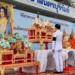 วันพุธที่ ๑๒ สิงหาคม ๒๕๖๙ เวลา ๐๗.๓๐ น. นายสมศักดิ์ เหลืองวิเศษ ผู้อำนวยการสำนักตรวจเงินแผ่นดินจังหวัดบุรีรัมย์ มอบหมายให้นางสาวธนภร ใบสนธนโชติ ผู้อำนวยการกลุ่ม พร้อมด้วยข้าราชการและลูกจ้างเข้าร่วมพิธีสวดพระพุทธมนต์และพิธีทำบุญตักบาตรถวายพระราชกุศล เนื่องในวันคล้ายวันพระราชสมภพสมเด็จพระนางเจ้าสิริกิติ์ พระบรมราชินีนาถ พระบรมราชชนนีพันปีหลวง และวันแม่แห่งชาติ ๑๒ สิงหาคม ๒๕๖๙ ณ โดมสวนรมย์บุรี ๒๐๐ ปี เทศบาลนครบุรีรัมย์ โดยมีนายปิยะ ปิจนำ ผู้ว่าราชการจังหวัดบุรีรัมย์ เป็นประธานในพิธี